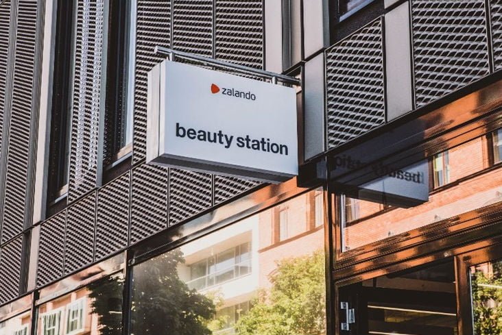 NL4W44 Online retail to physical store Zalando Beauty Berlin